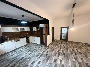 Prodej bytu 3+1, Jičín, Komenského náměstí, 86 m2