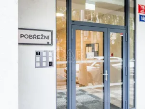 Pronájem bytu 1+kk, Praha - Karlín, Pobřežní, 28 m2