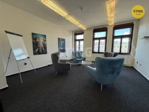 Pronájem kanceláře, Frýdek-Místek, Zámecké nám., 30 m2