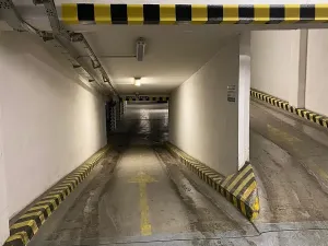 Prodej garážového stání, Praha - Stodůlky, Petržílkova, 23 m2