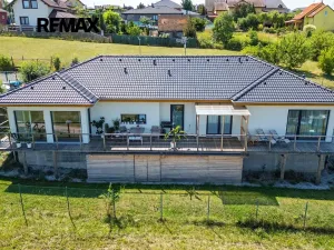 Prodej rodinného domu, Bavoryně, 194 m2