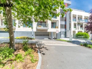 Pronájem garážového stání, Praha - Smíchov, U Nikolajky, 15 m2