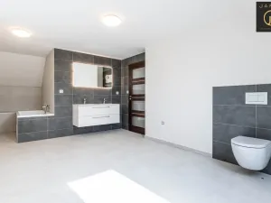 Prodej rodinného domu, Kladno, Svépomoc, 209 m2