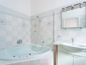 Pronájem bytu 3+1, Praha - Nové Město, Vyšehradská, 90 m2