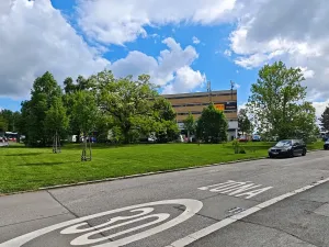 Pronájem garážového stání, Brno, Loosova, 14 m2