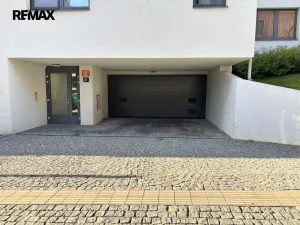 Pronájem garážového stání, Praha - Smíchov, Na Neklance, 25 m2
