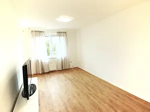 Pronájem bytu 1+1, Praha - Záběhlice, Hlavní, 36 m2