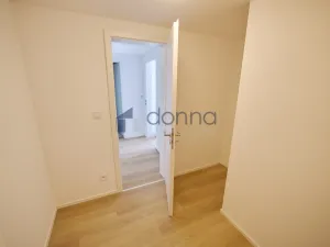 Pronájem bytu 1+kk, Praha, Libušská, 44 m2