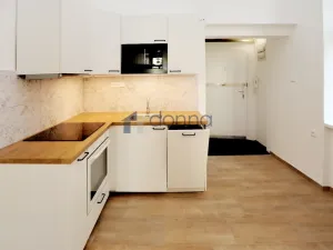 Pronájem bytu 2+1, Praha, Štěpánská, 48 m2