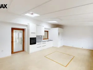 Prodej bytu 3+1, Odrovice, 220 m2