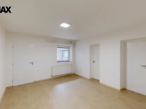 Prodej bytu 3+1, Odrovice, 220 m2