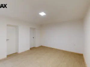 Prodej bytu 3+1, Odrovice, 220 m2