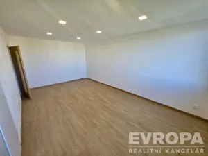 Pronájem bytu 1+kk, Praha - Kobylisy, Košťálkova, 32 m2