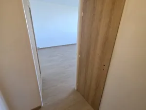 Pronájem bytu 1+kk, Praha - Kobylisy, Košťálkova, 32 m2