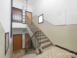 Prodej bytu 3+1, Hradec Králové, Na Občinách, 79 m2