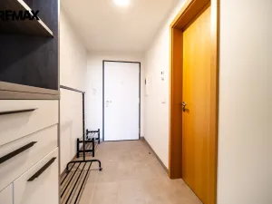 Pronájem bytu 1+kk, Praha - Vysočany, Smržových, 31 m2