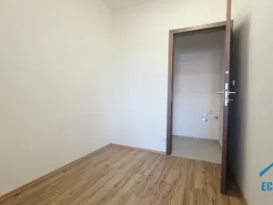 Pronájem kanceláře, Herink, U Kovárny, 92 m2