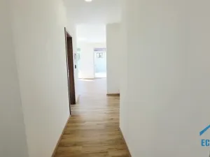 Pronájem kanceláře, Herink, U Kovárny, 92 m2