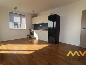 Pronájem bytu 2+kk, Hradec Králové - Třebeš, Pod Svahem, 62 m2