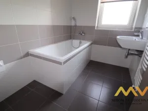 Pronájem bytu 2+kk, Hradec Králové - Třebeš, Pod Svahem, 62 m2