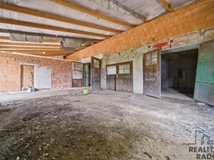 Prodej komerční nemovitosti, Holetín, 400 m2