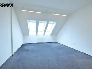 Pronájem kanceláře, Hradec Králové, Československé armády, 100 m2