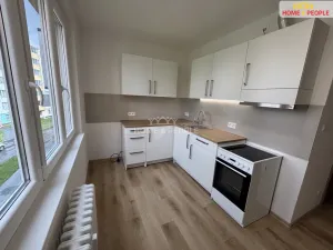Pronájem bytu 3+1, Karlovy Vary - Bohatice, Ostrovská, 64 m2