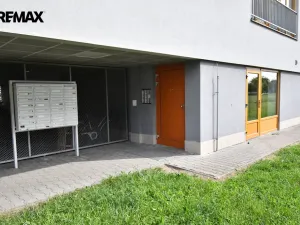 Prodej bytu 1+kk, Hradec Králové - Třebeš, Svatojánská, 28 m2