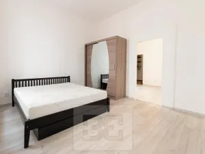 Pronájem bytu 2+kk, Praha - Holešovice, Letohradská, 43 m2