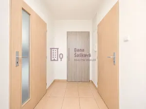 Pronájem bytu 2+kk, Jindřichův Hradec - Jindřichův Hradec III, sídliště Vajgar, 31 m2