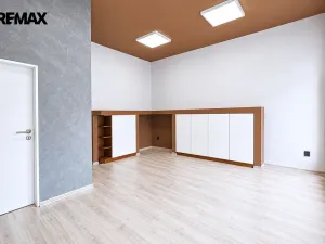 Pronájem obchodního prostoru, Hradec Králové, třída Karla IV., 121 m2
