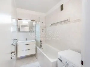 Pronájem bytu 3+1, Praha - Kobylisy, Famfulíkova, 67 m2