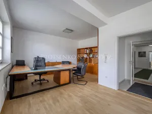 Prodej kanceláře, Křižanov, Benešovo náměstí, 530 m2
