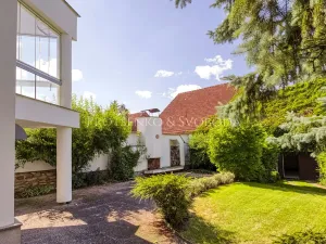 Prodej kanceláře, Křižanov, Benešovo náměstí, 530 m2