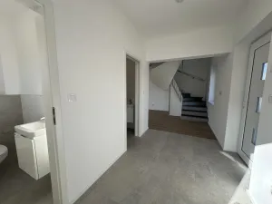 Pronájem rodinného domu, Králův Dvůr, Tři Vršky, 104 m2
