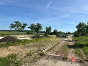 Pronájem skladu, Měník, 5600 m2