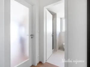 Pronájem bytu 1+kk, Praha - Vysočany, Poděbradská, 32 m2