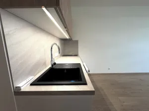 Pronájem bytu 1+kk, Praha - Vysočany, Poděbradská, 32 m2