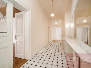Pronájem bytu 4+1, Praha - Staré Město, Pařížská, 151 m2