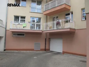 Pronájem garážového stání, Praha - Suchdol, Internacionální, 15 m2