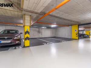Pronájem garážového stání, Praha - Strašnice, Nad vodovodem, 15 m2