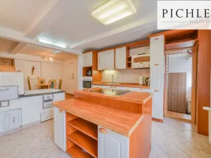 Prodej rodinného domu, Stříbrná, 341 m2