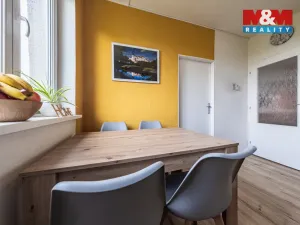 Prodej bytu 4+1, Větrušice, Jižní, 74 m2
