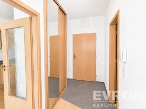 Prodej bytu 2+kk, Praha - Hlubočepy, Voskovcova, 51 m2