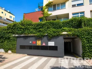 Prodej bytu 2+kk, Praha - Hlubočepy, Voskovcova, 51 m2