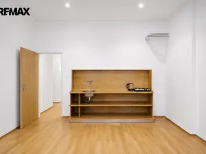 Prodej bytu 3+kk, Karlovy Vary, Zámecký vrch, 72 m2