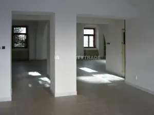 Pronájem obchodního prostoru, Strakonice, Palackého náměstí, 100 m2