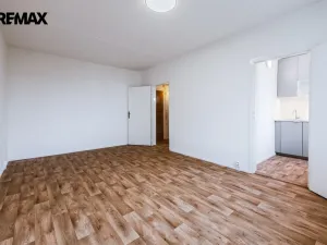 Pronájem bytu 1+kk, Praha - Troja, Sosnovecká, 29 m2