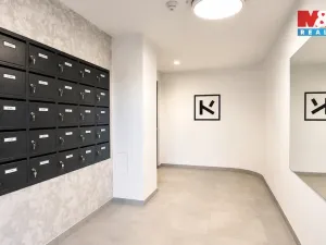 Pronájem bytu 2+kk, Praha - Hloubětín, Kardašovská, 39 m2