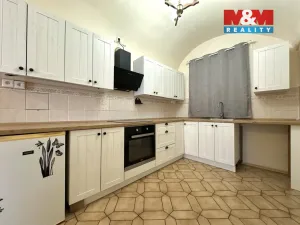 Pronájem atypického bytu, Kadaň, Mírové náměstí, 78 m2
